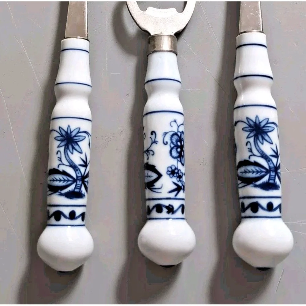 DDR ABS Rostfrei Blue Onion Porcelain Handle Salad Servers + Bottle Opener 18/10